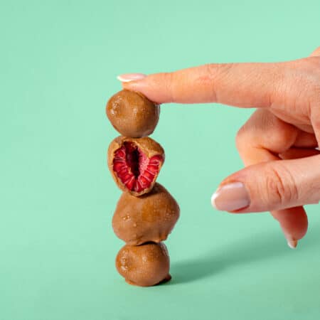 Schofrulade-Himbeer-Turm-tuerkis